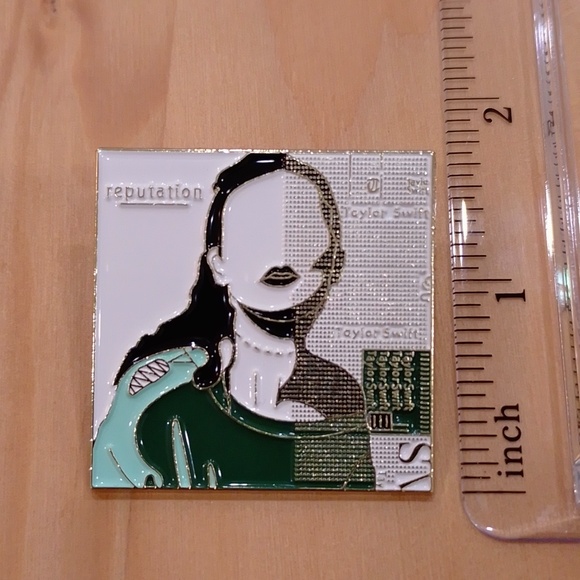 🆕 Taylor Swift Reputation Enamel Pin Brooch - Picture 8 of 9